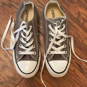 Charcoal Gray low-top Converse sneaker